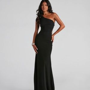 Windsor Mara Crepe One Shoulder Gown